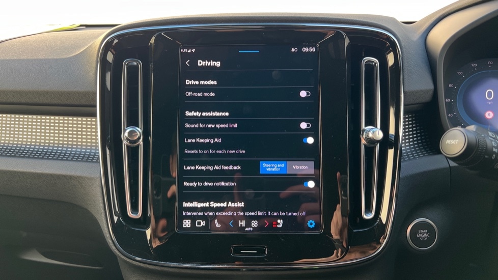 Used Volvo XC40 2025 for sale - 76872726: Photo 37