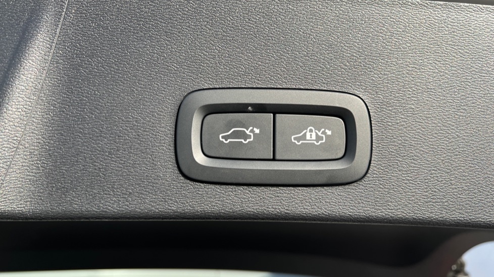 Used Volvo XC40 2025 for sale - 76872726: Photo 44