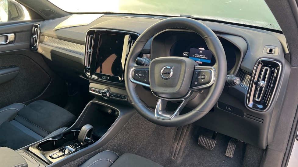 Used Volvo XC40 2025 for sale - 76872726: Photo 5