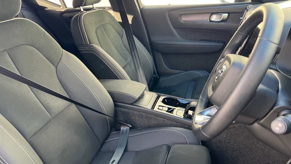 Used Volvo XC40 2025 for sale - 76872726: Photo 9