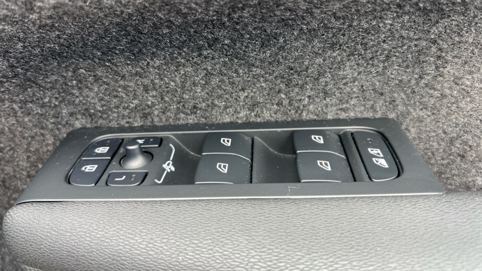 Used Volvo XC40 2024 for sale - 76459058: Photo 33