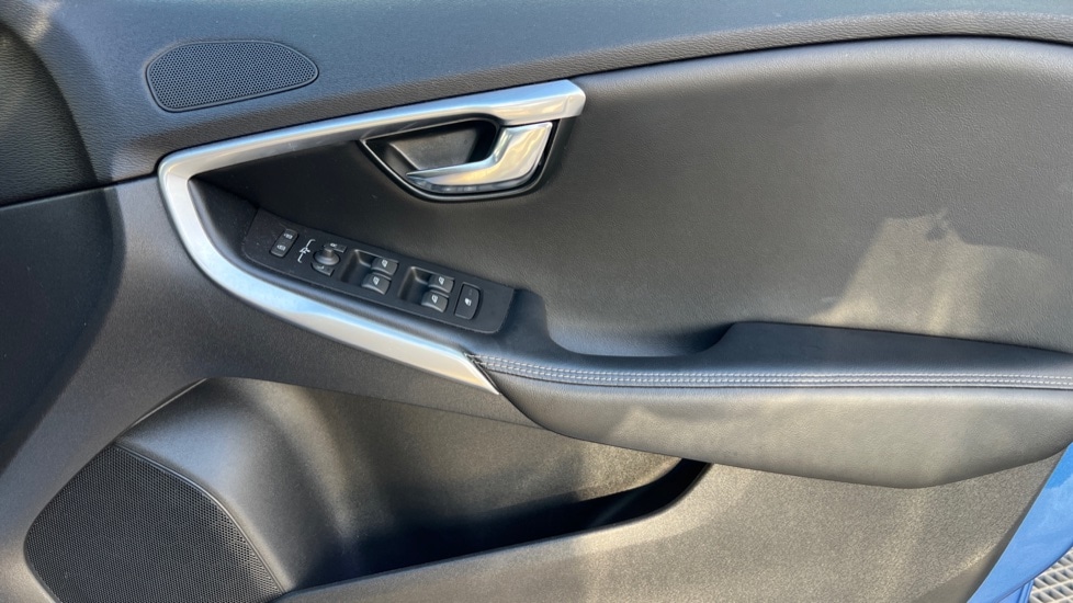 Used Volvo V40 2018 for sale - 76749972: Photo 15