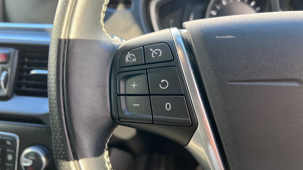 Used Volvo V40 2018 for sale - 76749972: Photo 18