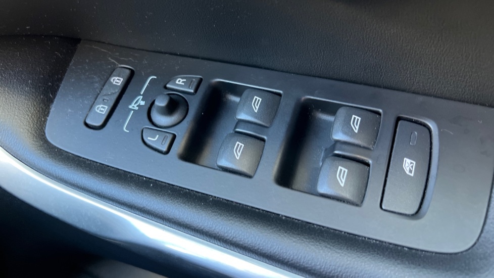 Used Volvo V40 2018 for sale - 76749972: Photo 30