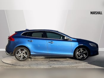 Used Volvo V40 2018 for sale - 76749972: Photo
