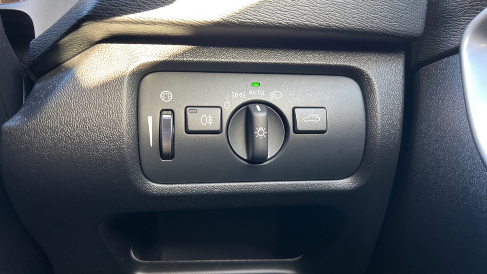 Used Volvo V40 2018 for sale - 76749972: Photo 40