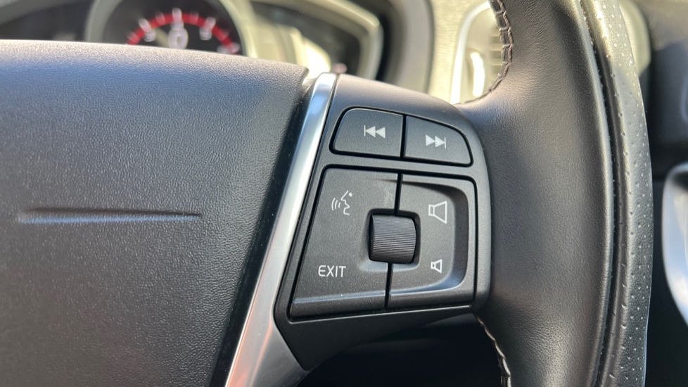 Used Volvo V40 2018 for sale - 76749972: Photo 41