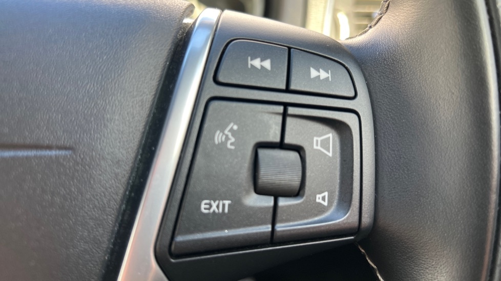 Used Volvo V40 2018 for sale - 76749972: Photo 42