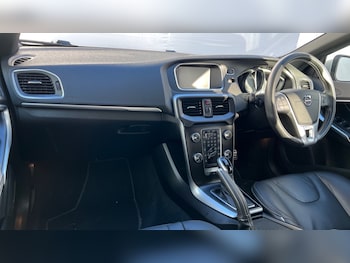 Used Volvo V40 2018 for sale - 76749972: Photo