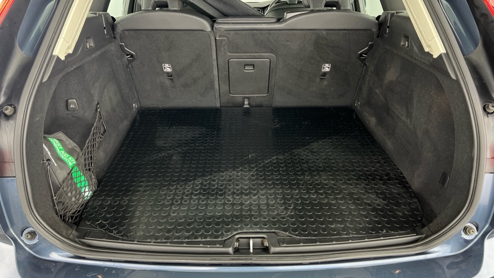 Used Volvo XC60 2023 for sale - 76533688: Photo 5