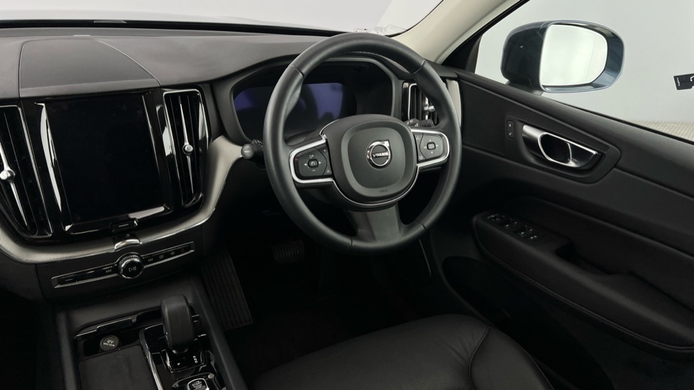 Used Volvo XC60 2023 for sale - 76533688: Photo 8