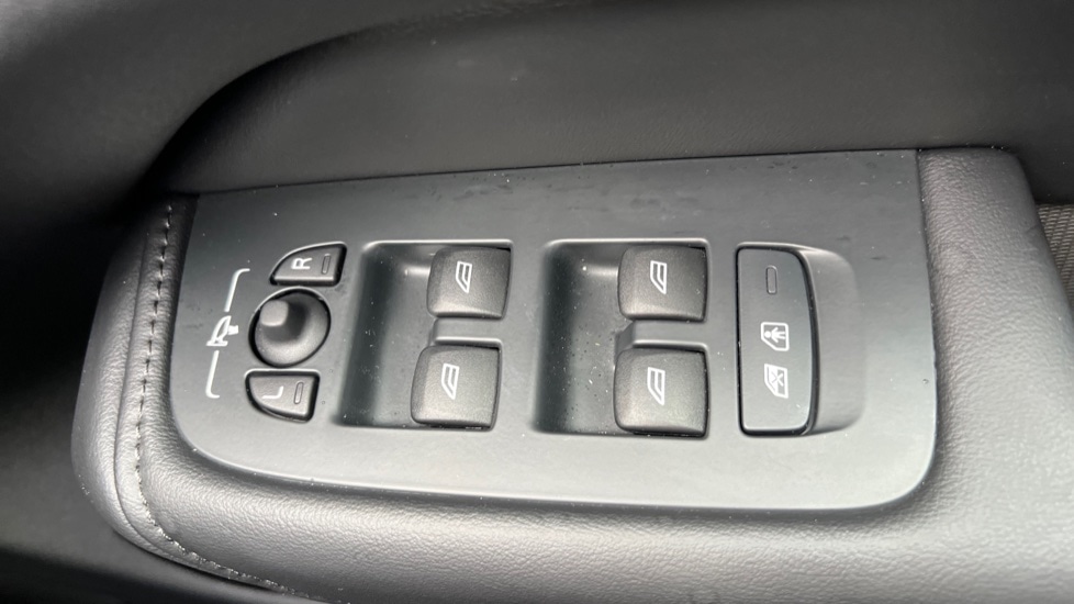 Used Volvo XC60 2024 for sale - 76966792: Photo 30