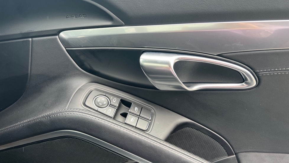 Used Porsche Cayman 2021 for sale - 76868986: Photo 32