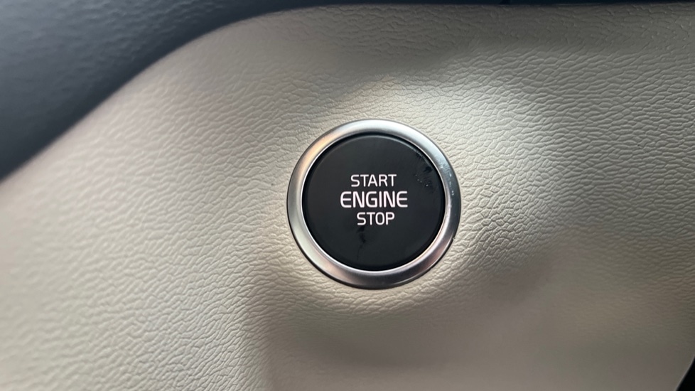 Used Volvo XC40 2025 for sale - 76871741: Photo 27