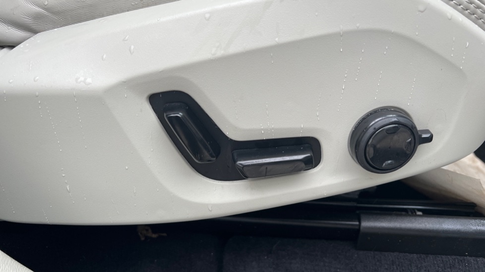 Used Volvo XC60 2025 for sale - 76874681: Photo 30