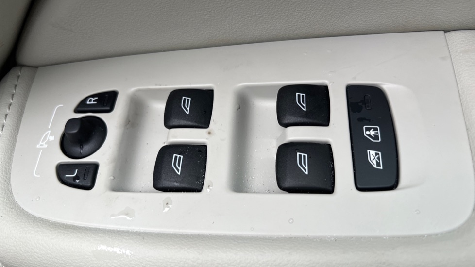 Used Volvo XC60 2025 for sale - 76874681: Photo 31