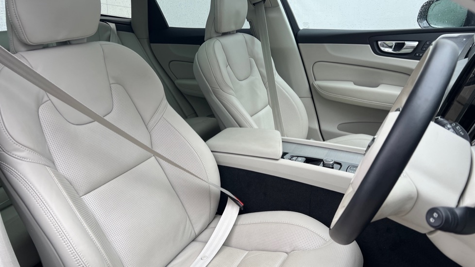 Used Volvo XC60 2025 for sale - 76874681: Photo 9