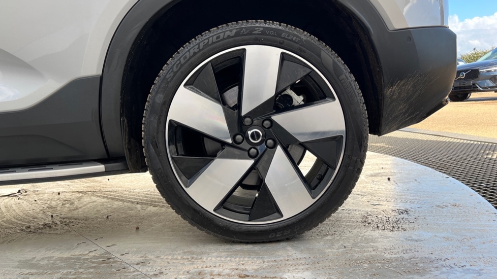 Used Volvo XC40 2025 for sale - 76623424: Photo 24