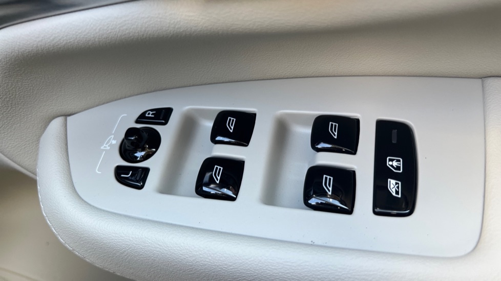 Used Volvo XC90 2025 for sale - 76871648: Photo 30