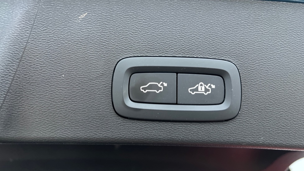 Used Volvo XC40 2022 for sale - 76597935: Photo 44