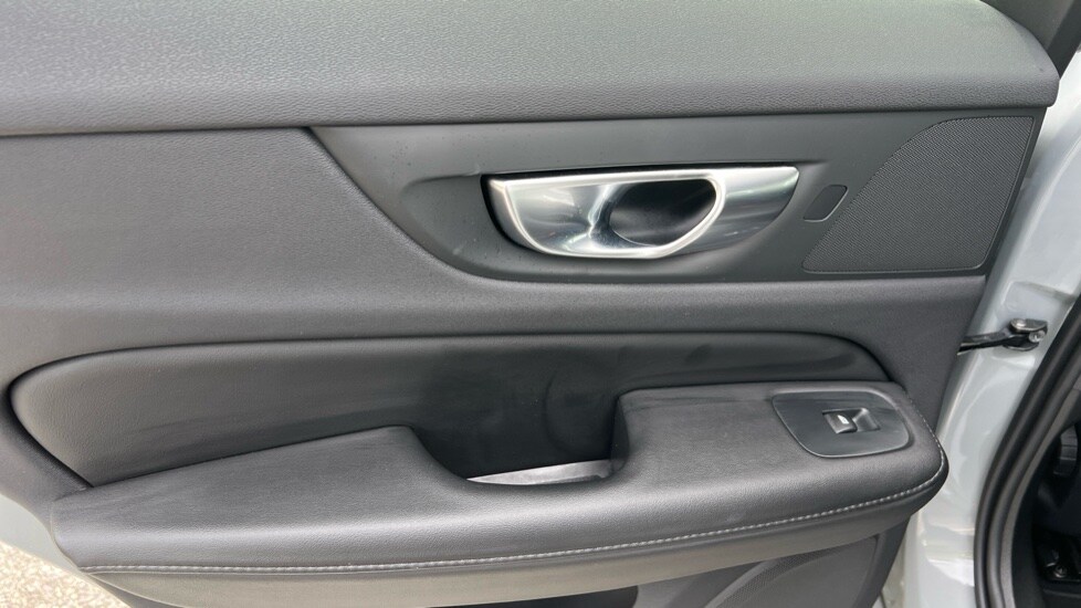Used Volvo V60 2025 for sale - 76458911: Photo 45