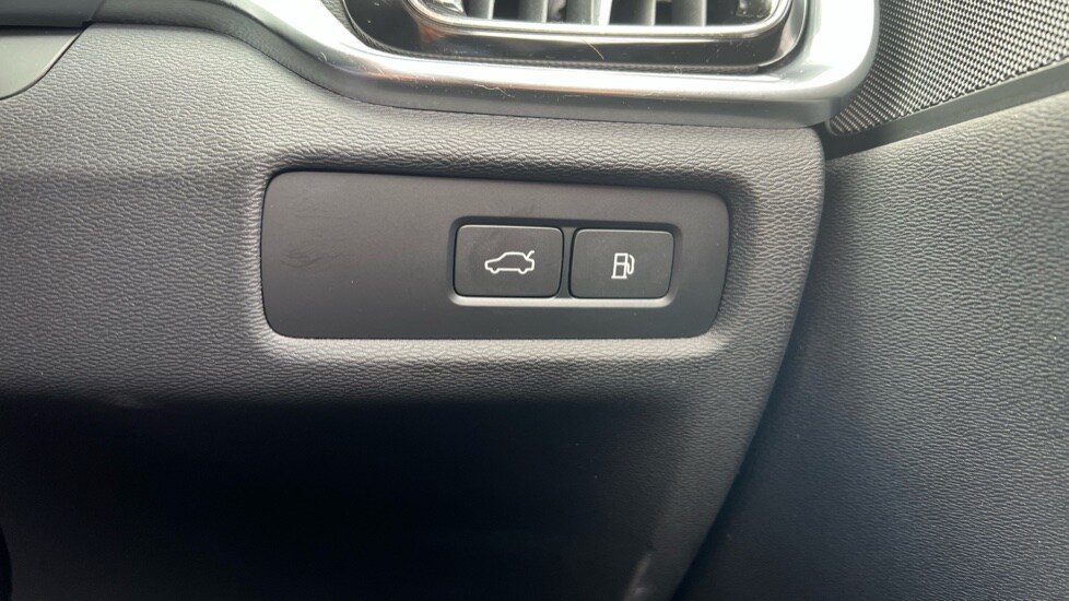 Used Volvo V60 2025 for sale - 76458911: Photo 71