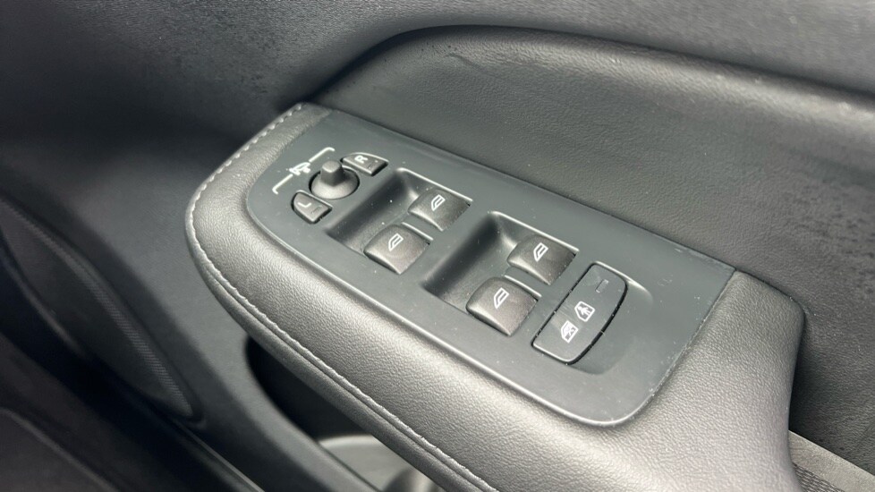 Used Volvo V60 2025 for sale - 76458911: Photo 72