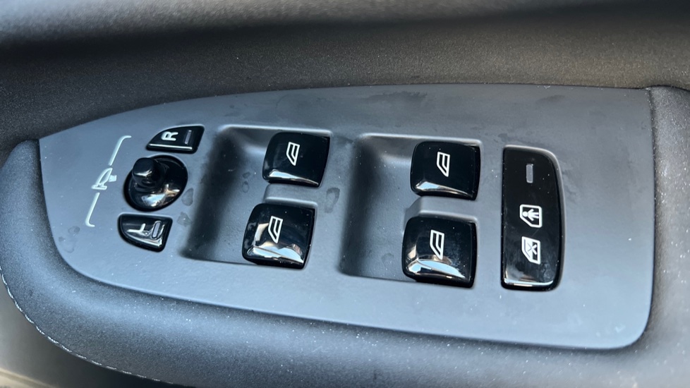 Used Volvo XC90 2025 for sale - 76872716: Photo 30