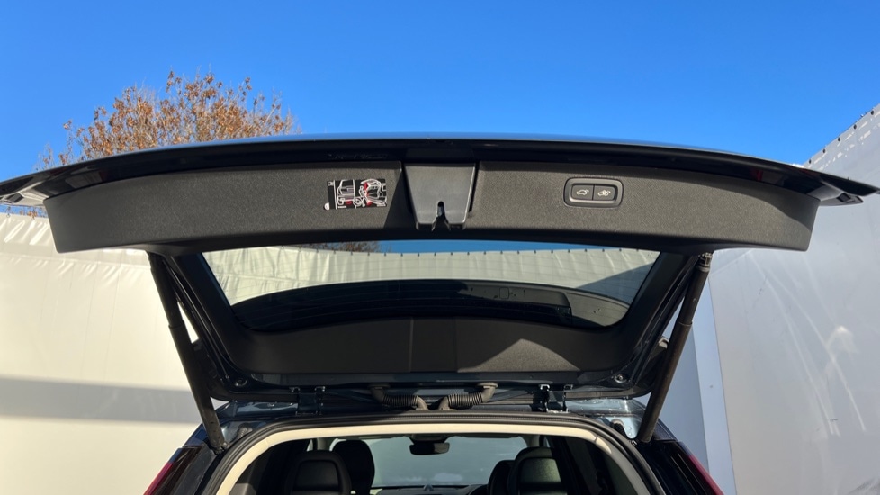 Used Volvo XC90 2025 for sale - 76872716: Photo 42