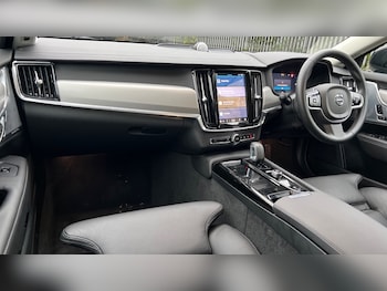 Used Volvo V90 2025 for sale - 76874556: Photo