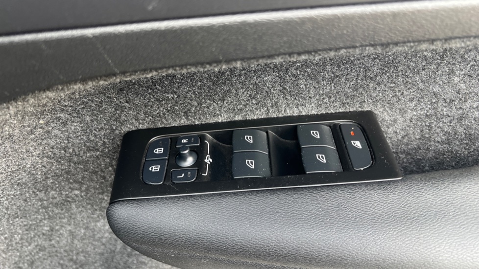 Used Volvo XC40 2022 for sale - 76112079: Photo 30