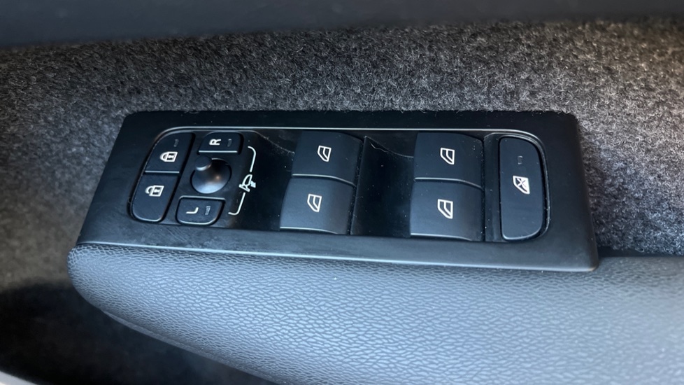 Used Volvo XC40 2022 for sale - 76874074: Photo 31