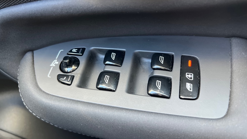 Used Volvo XC90 2025 for sale - 76872735: Photo 30