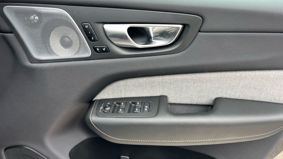 Used Volvo XC60 2023 for sale - 76589870: Photo 15