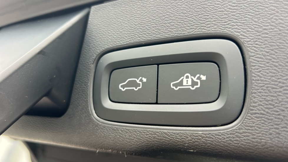 Used Volvo XC60 2023 for sale - 76589870: Photo 45