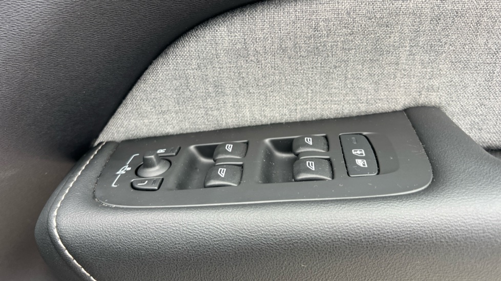 Used Volvo XC60 2023 for sale - 76983984: Photo 33