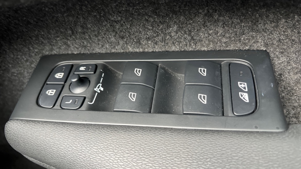 Used Volvo XC40 2025 for sale - 76873306: Photo 30