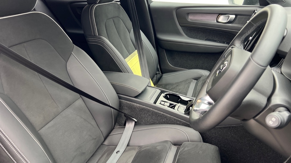 Used Volvo XC40 2025 for sale - 76873306: Photo 9