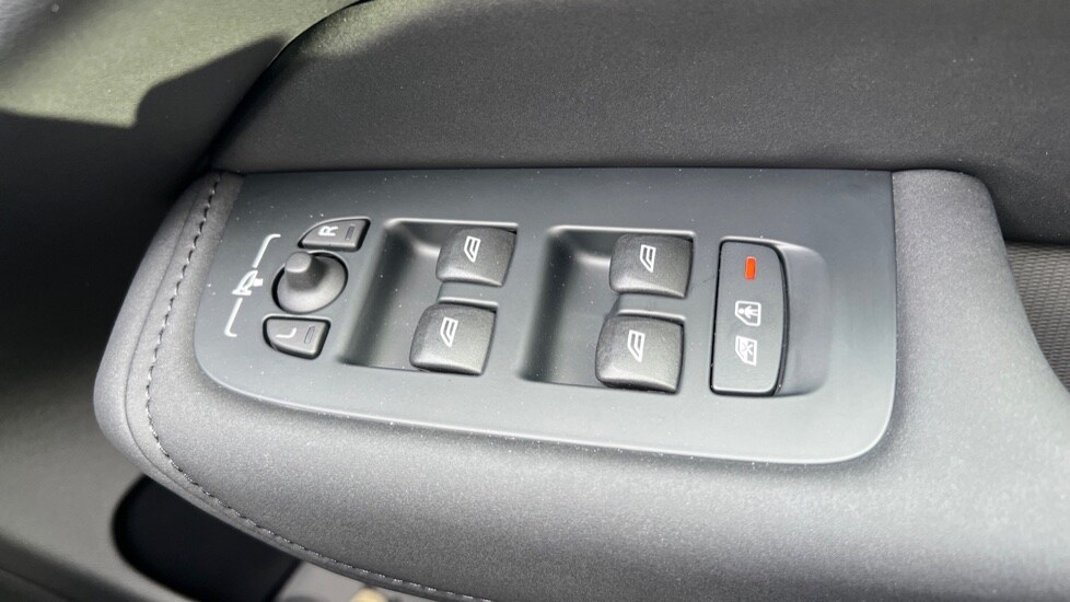 Used Volvo XC60 2025 for sale - 75902095: Photo 30