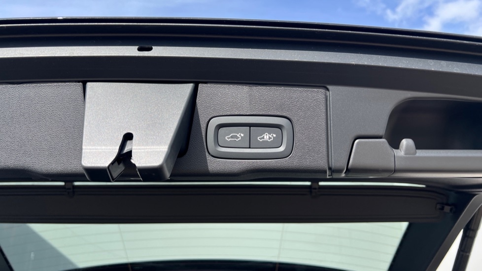 Used Volvo XC60 2025 for sale - 75902095: Photo 45