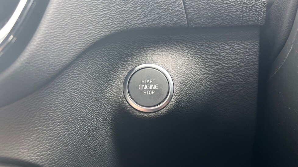 Used Volvo XC40 2025 for sale - 76871340: Photo 27