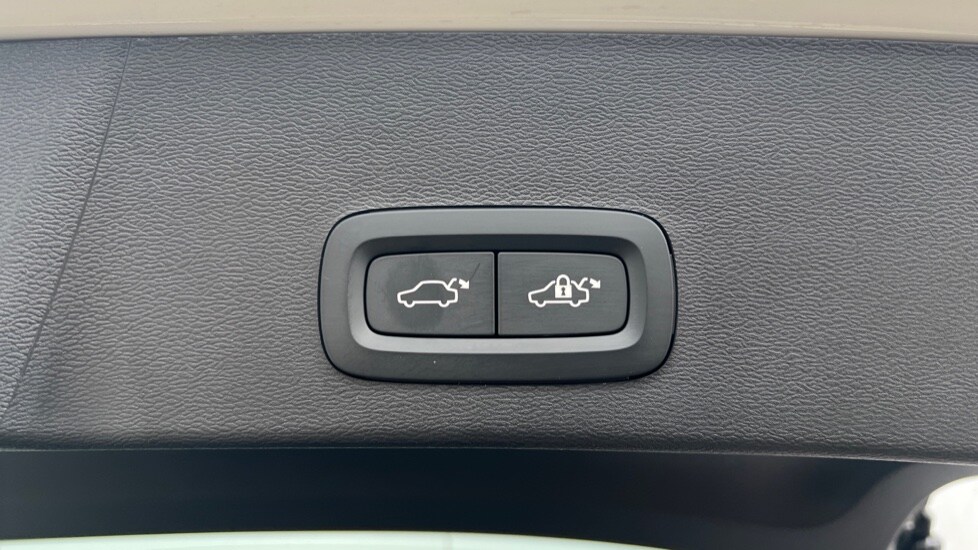 Used Volvo XC40 2025 for sale - 76871340: Photo 44