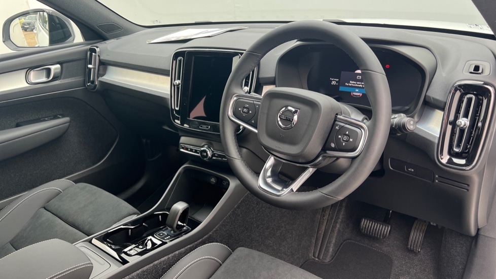 Used Volvo XC40 2025 for sale - 76871340: Photo 5