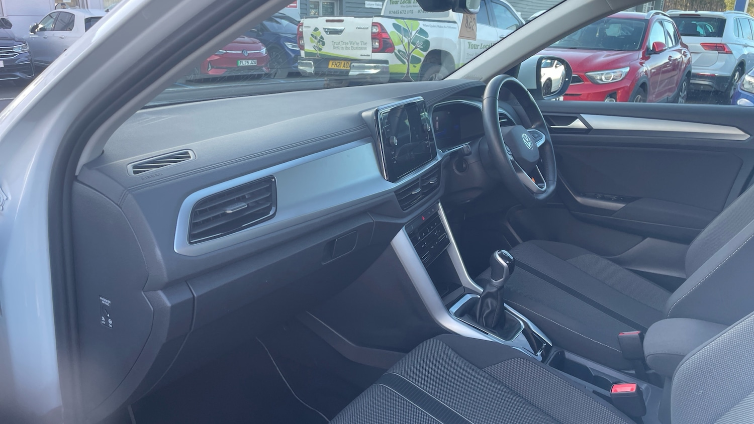 Used Volkswagen T-Roc 2022 for sale - 76650993: Photo 2