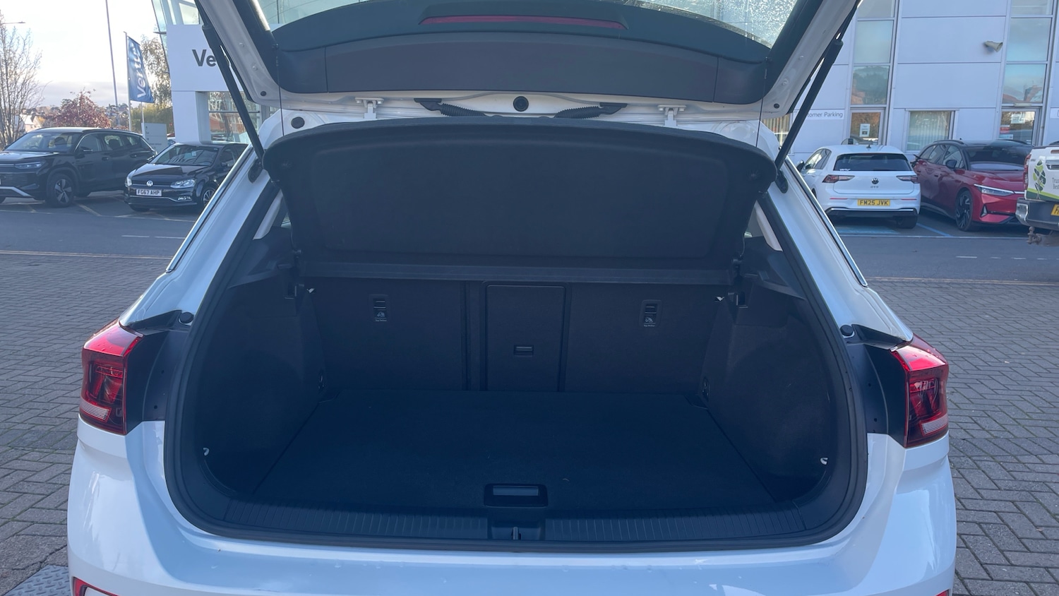 Used Volkswagen T-Roc 2022 for sale - 76650993: Photo 20