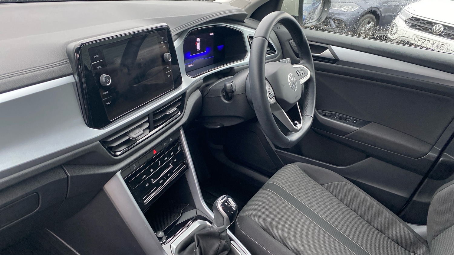 Used Volkswagen T-Roc 2023 for sale - 77461559: Photo 2