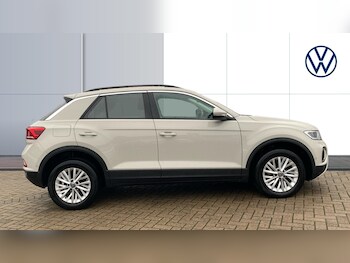 Used Volkswagen T-Roc 2023 for sale - 77461559: Photo