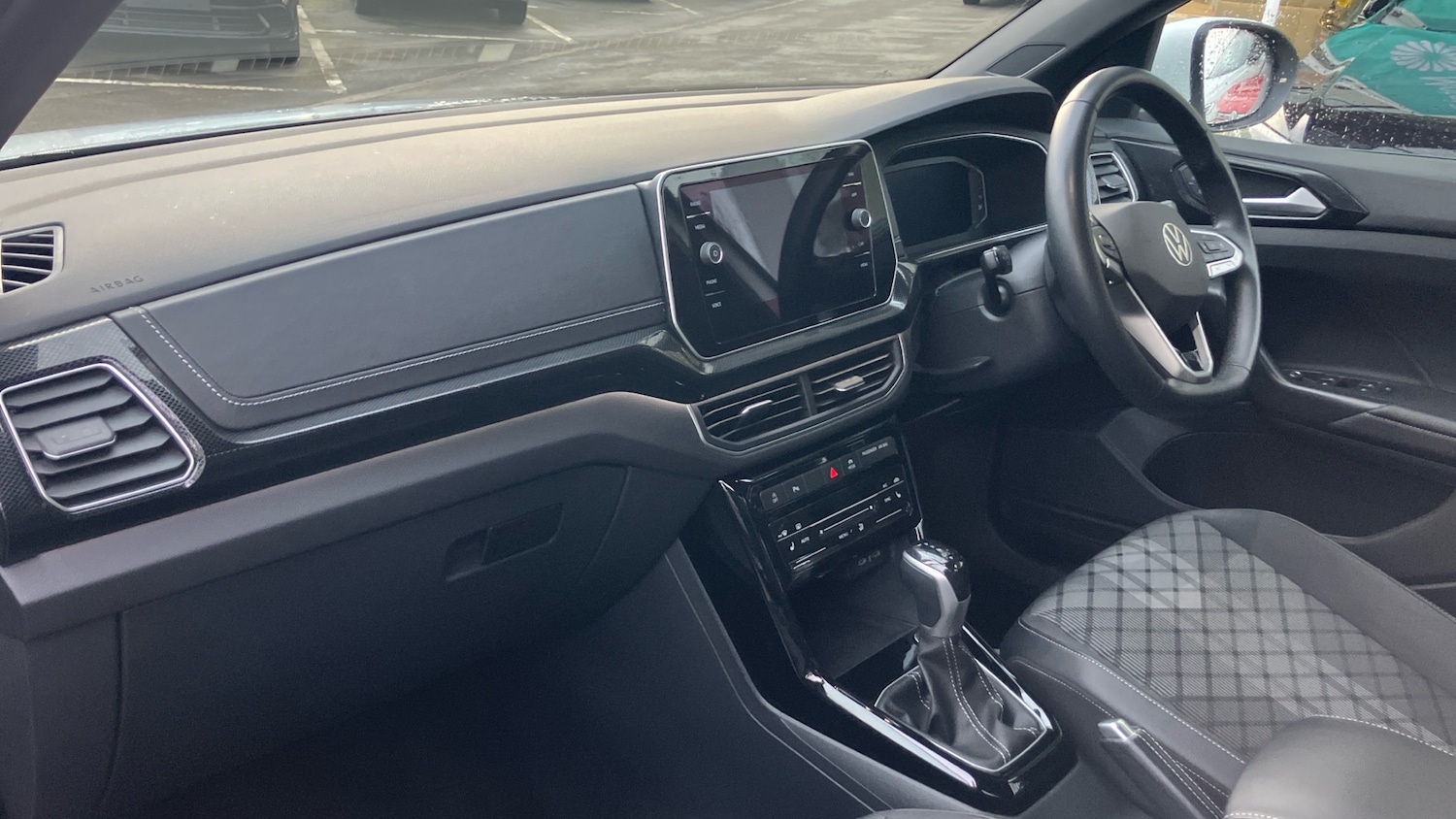 Used Volkswagen T-Cross 2024 for sale - 77247240: Photo 2