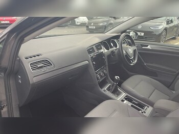 Used Volkswagen Golf 2018 for sale - 76482757: Photo