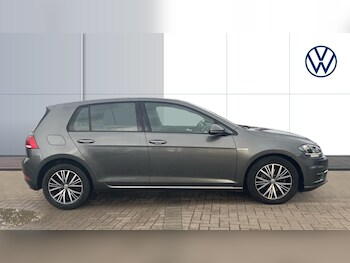 Used Volkswagen Golf 2018 for sale - 76482757: Photo